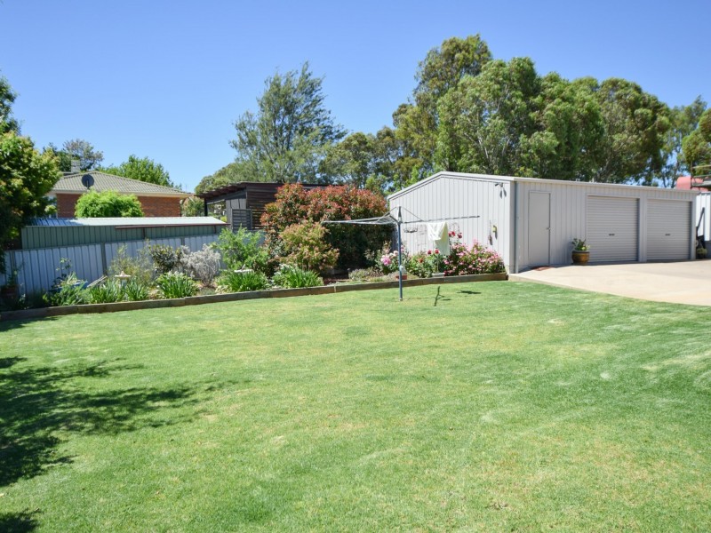 1 Settlers Place, Young NSW 2594