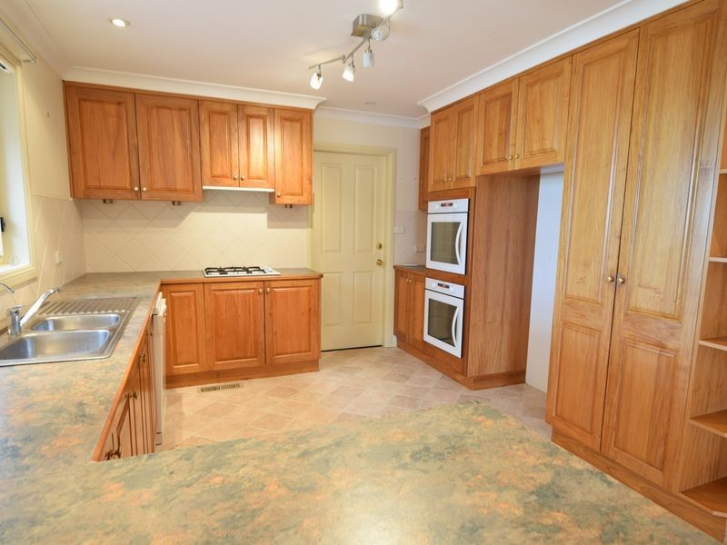 4 Tadros Avenue, Young NSW 2594