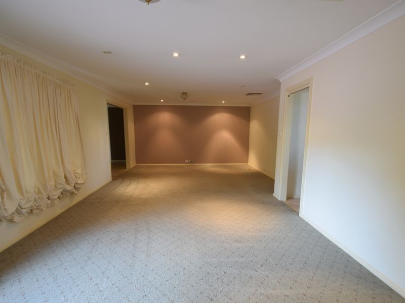 4 Tadros Avenue, Young NSW 2594