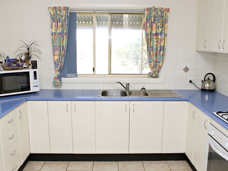 39 Burrows, Young NSW 2594