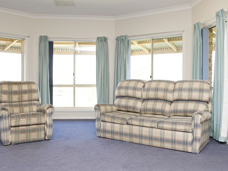 39 Burrows, Young NSW 2594