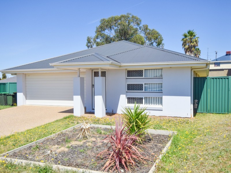 6 Molloy Place, Young NSW 2594
