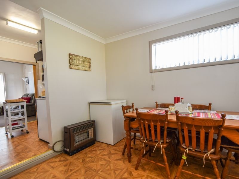 9 Lansdowne Street, Young NSW 2594