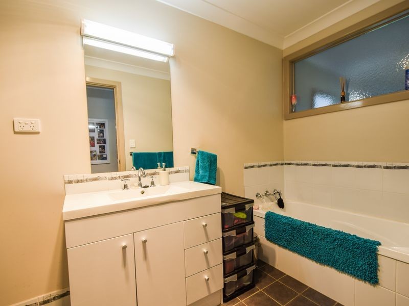 9 Lansdowne Street, Young NSW 2594