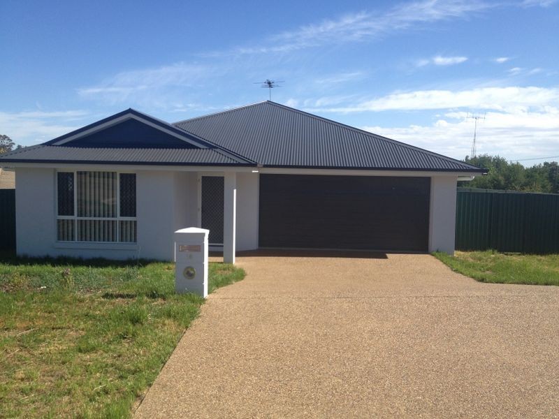 16 Molloy Place, Young NSW 2594