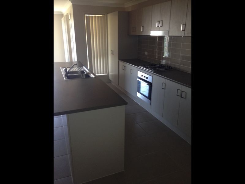 16 Molloy Place, Young NSW 2594