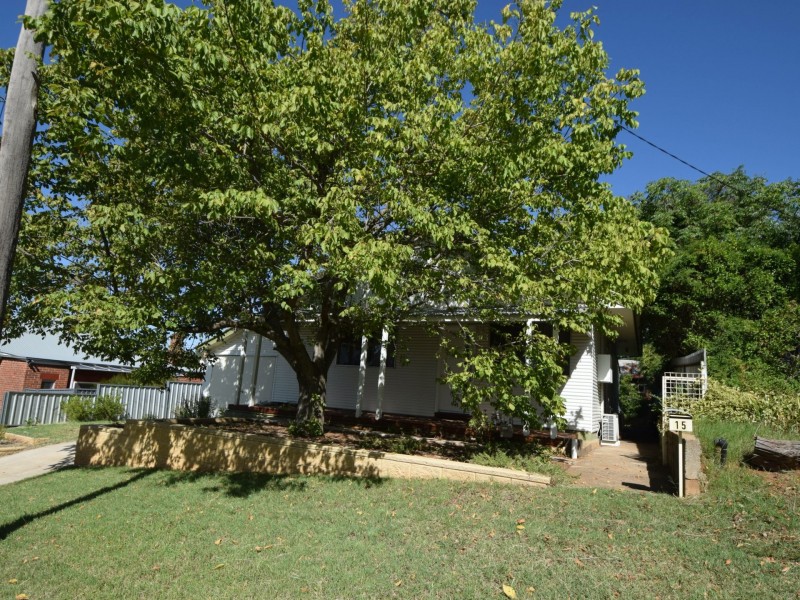 15 Lynch Street, Young NSW 2594
