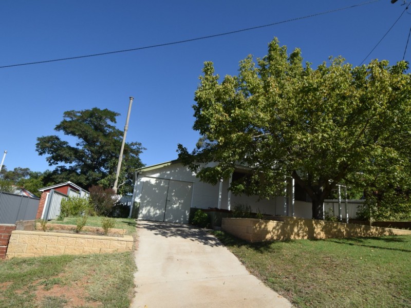 15 Lynch Street, Young NSW 2594
