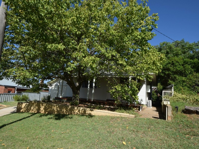 15 Lynch Street, Young NSW 2594