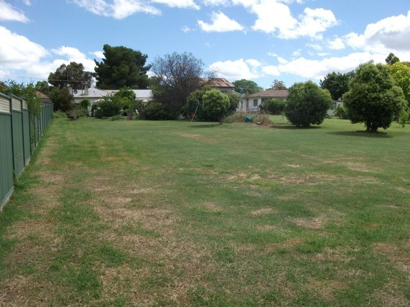 11 Miro Street, Young NSW 2594