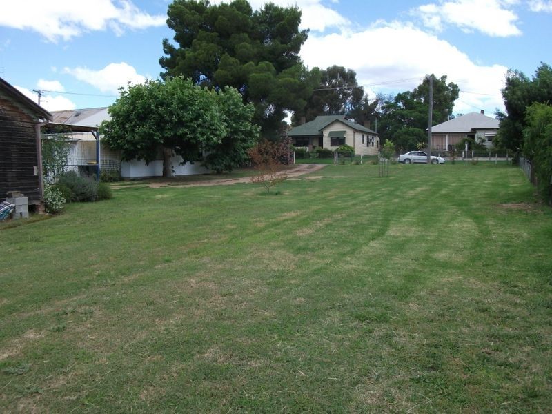 11 Miro Street, Young NSW 2594