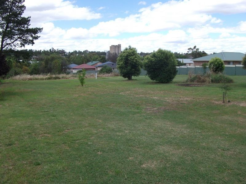 11 Miro Street, Young NSW 2594