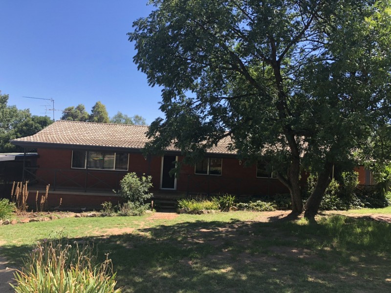 8 Normoyle Crescent, Young NSW 2594