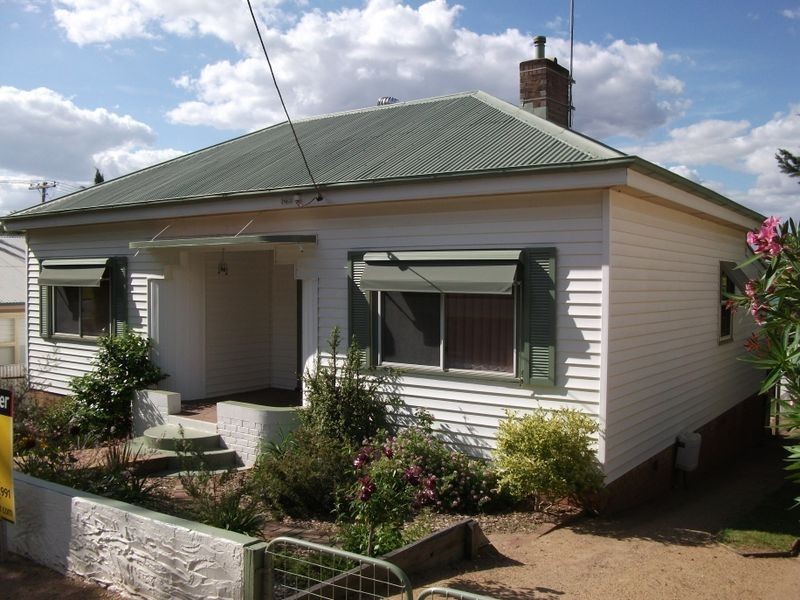 87 Allanan Street, Young NSW 2594