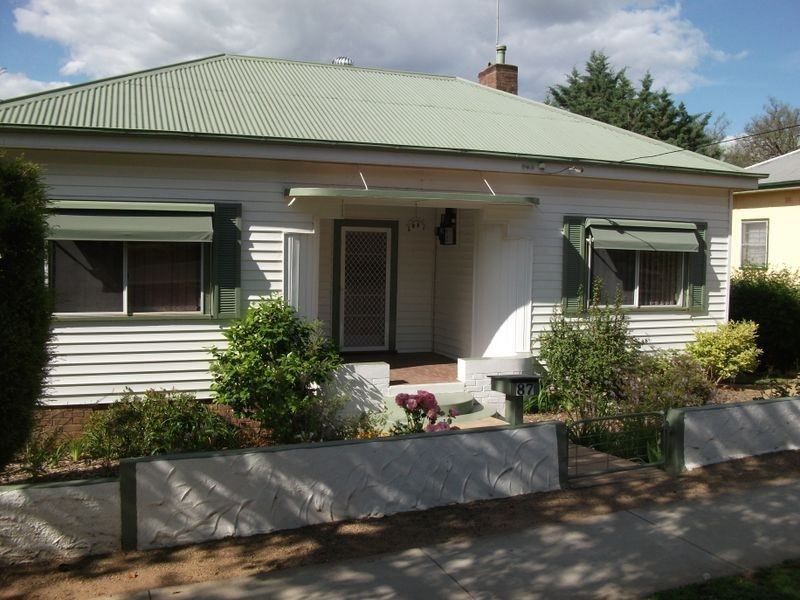 87 Allanan Street, Young NSW 2594