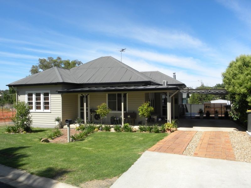 3 a Lachlan Close, Young NSW 2594