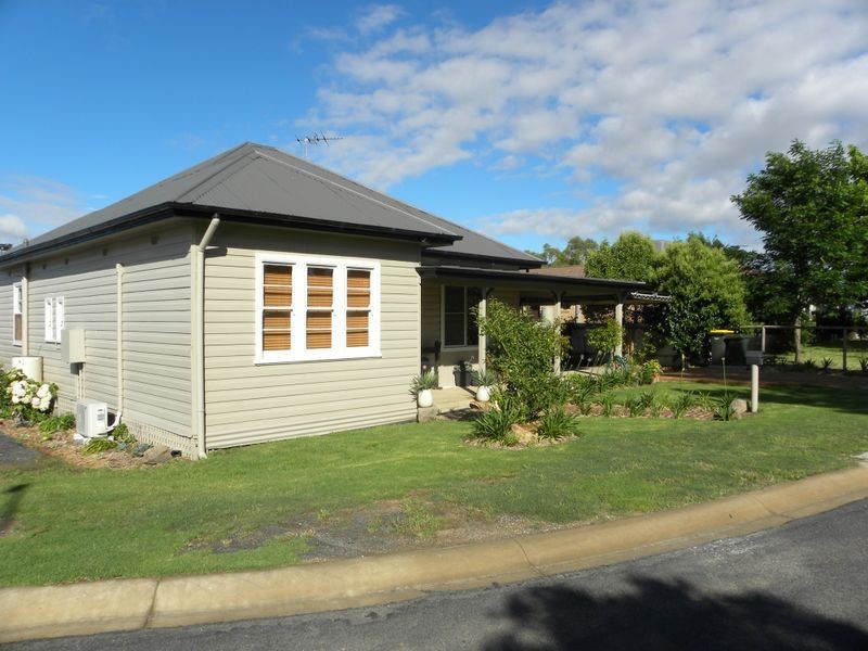3 a Lachlan Close, Young NSW 2594