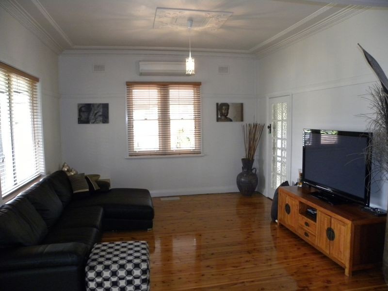 3 a Lachlan Close, Young NSW 2594