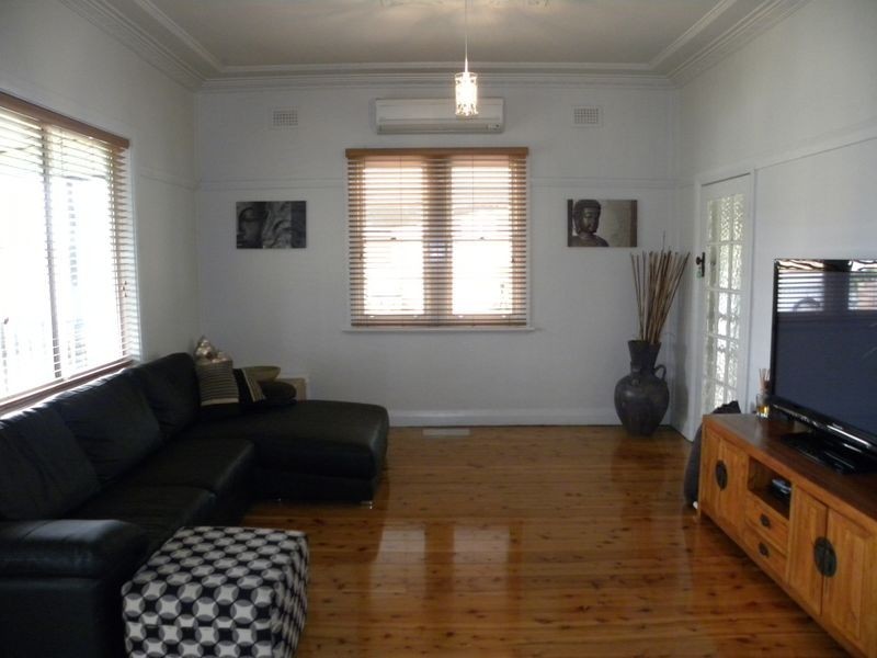 3 a Lachlan Close, Young NSW 2594