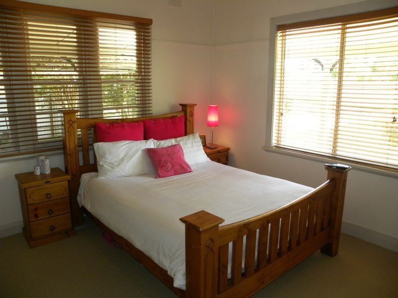 3 a Lachlan Close, Young NSW 2594