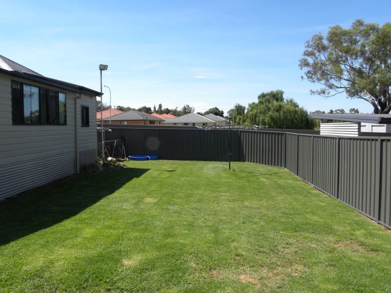 3 a Lachlan Close, Young NSW 2594