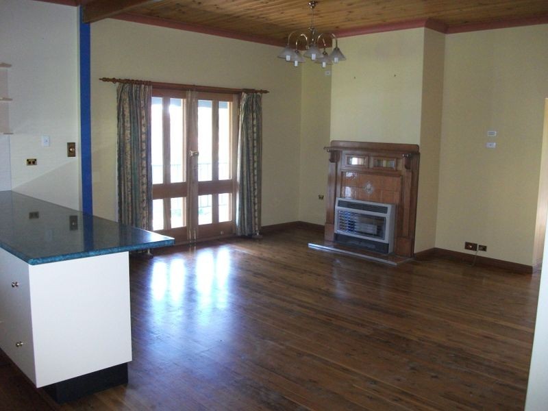 9 Yass Street, Young NSW 2594