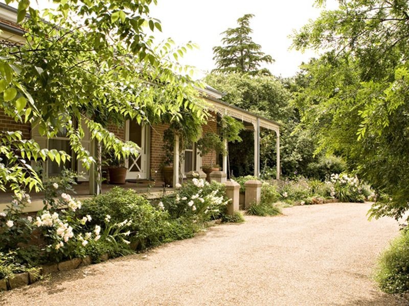 LYNNLEE  4 Taylor Road, Young NSW 2594