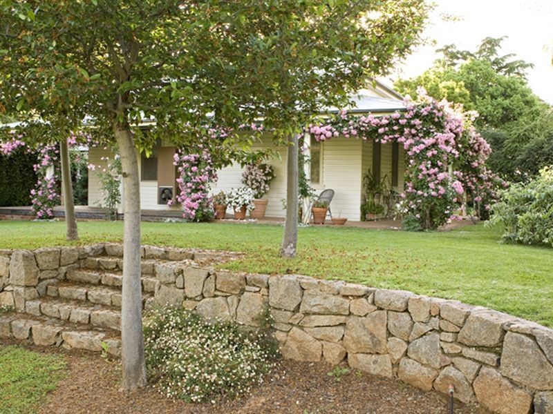 LYNNLEE  4 Taylor Road, Young NSW 2594