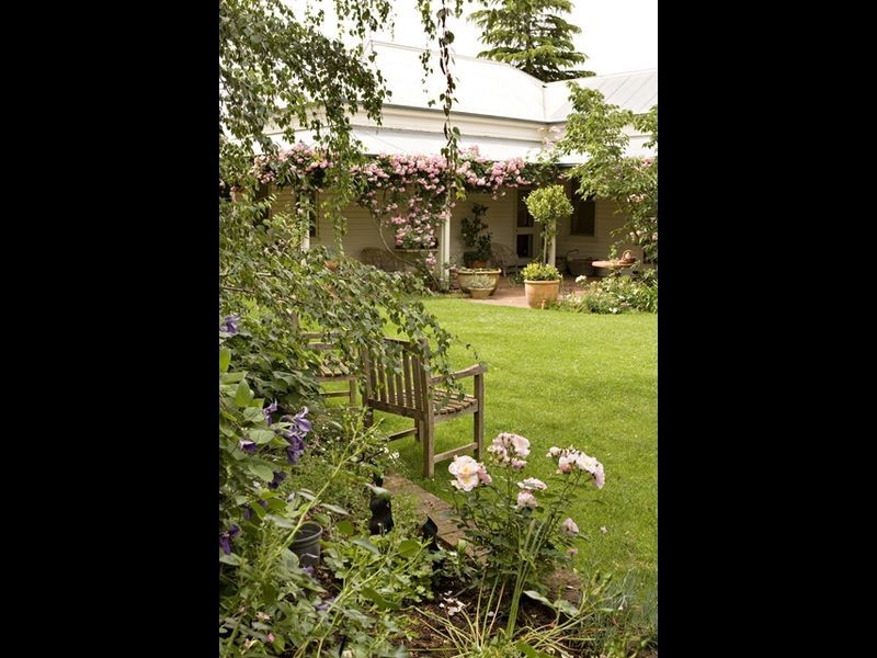 LYNNLEE  4 Taylor Road, Young NSW 2594