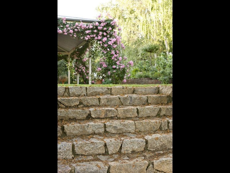 LYNNLEE  4 Taylor Road, Young NSW 2594