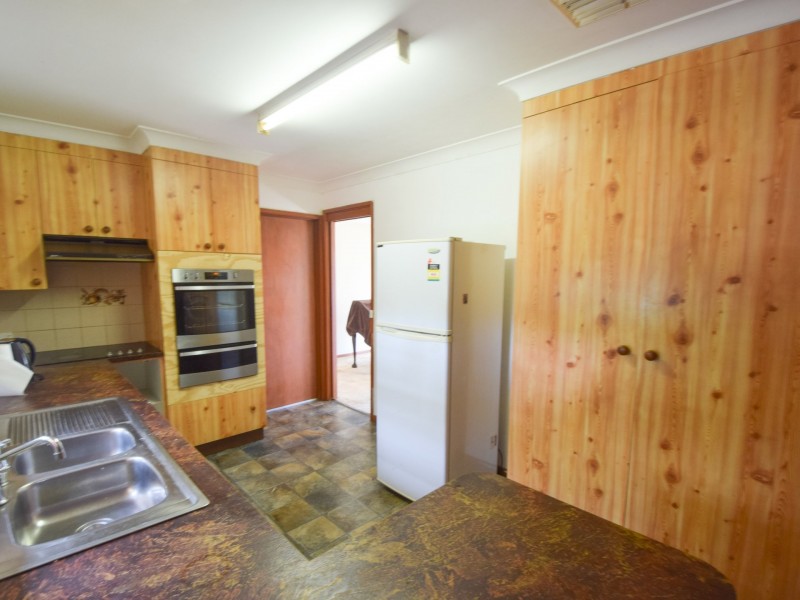 108 Blackett Avenue, Young NSW 2594