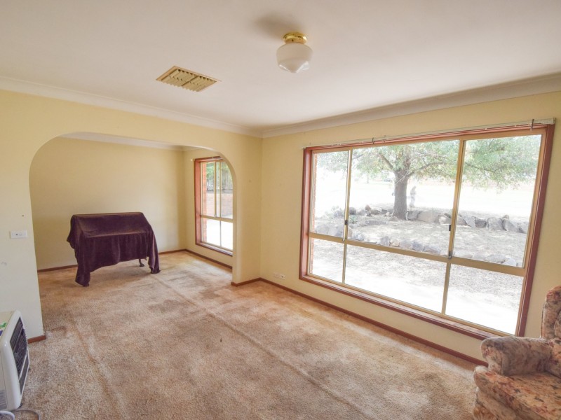 108 Blackett Avenue, Young NSW 2594