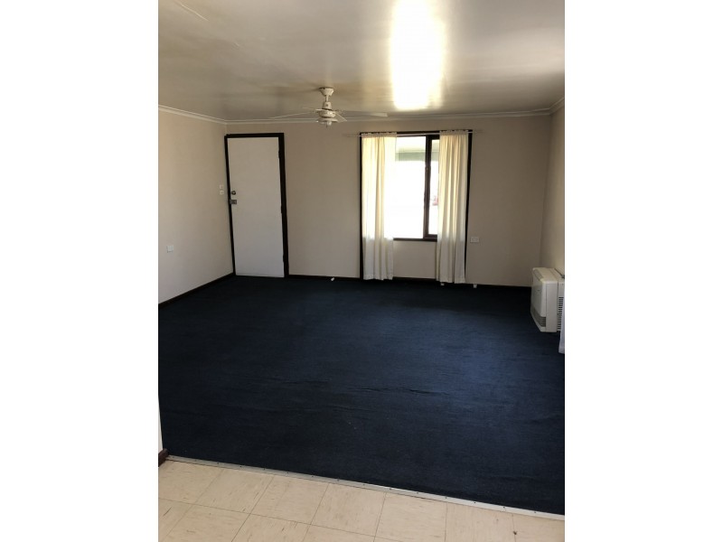 2 Endeavour Place, Young NSW 2594