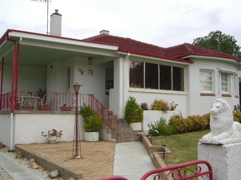 54 Caple Street, Young NSW 2594