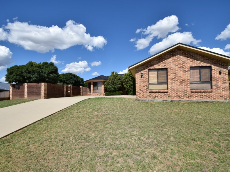 3 Gold Court, Young NSW 2594