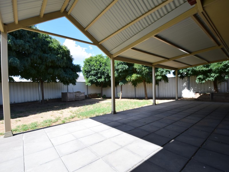 3 Gold Court, Young NSW 2594