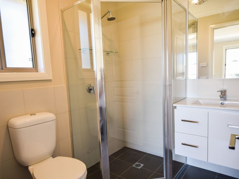 5 Molloy Place, Young NSW 2594