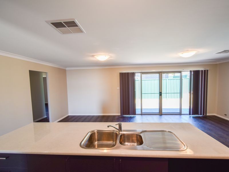 5 Molloy Place, Young NSW 2594