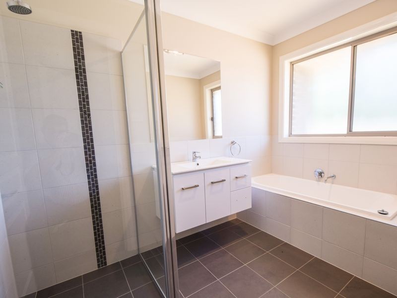 5 Molloy Place, Young NSW 2594