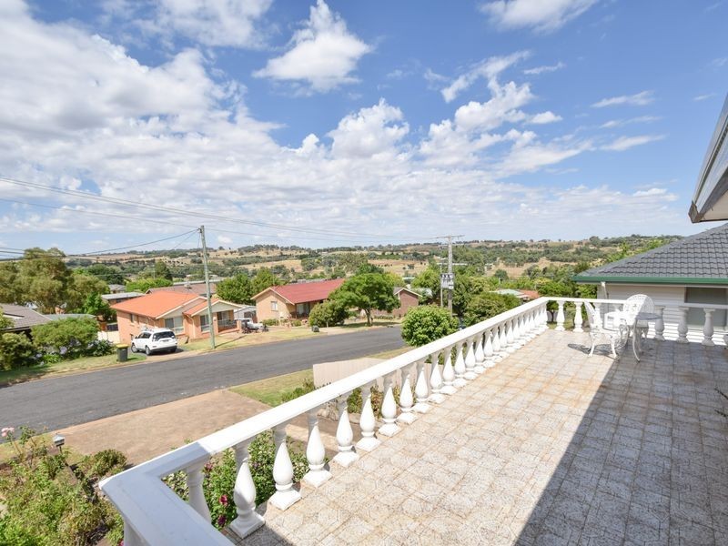 3 Barwang St, Young NSW 2594