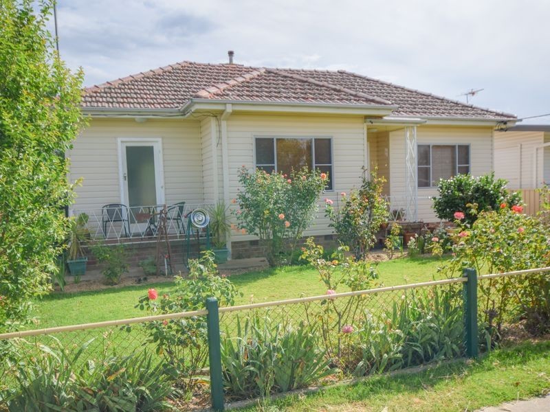 16 Gordon Street, Young NSW 2594