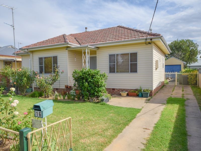 16 Gordon Street, Young NSW 2594