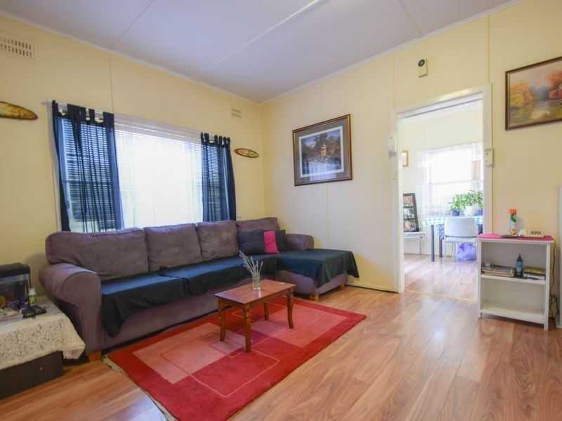 16 Gordon Street, Young NSW 2594