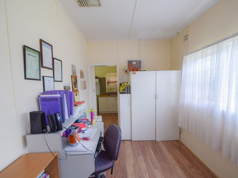 16 Gordon Street, Young NSW 2594