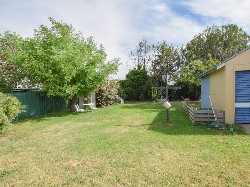 16 Gordon Street, Young NSW 2594