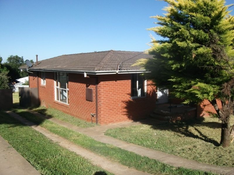 15 Cook Crescent, Young NSW 2594