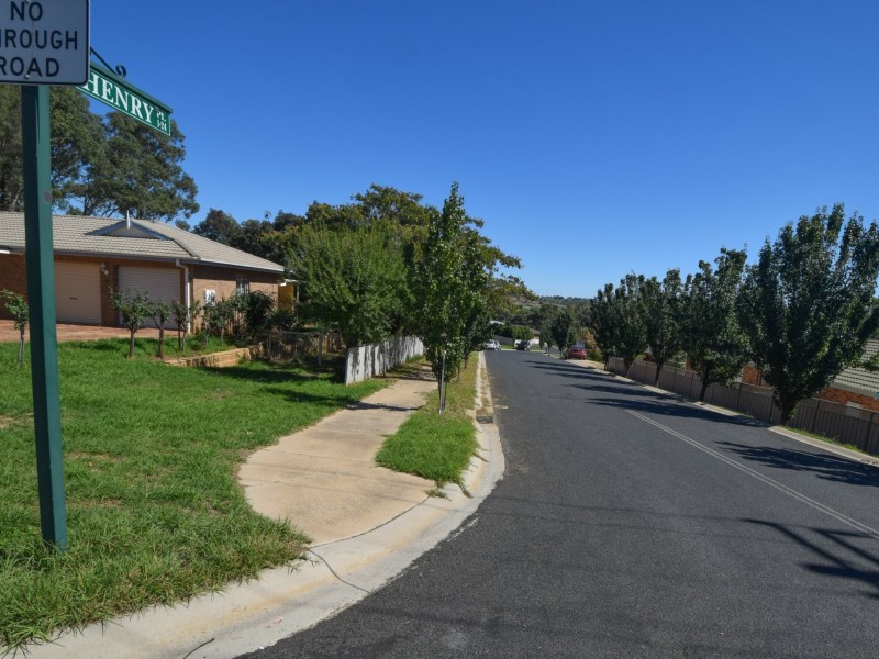 7 Henry Place, Young NSW 2594
