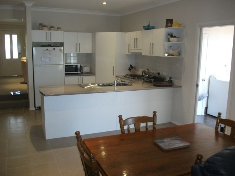 2/12 Petticoat Lane, Young NSW 2594