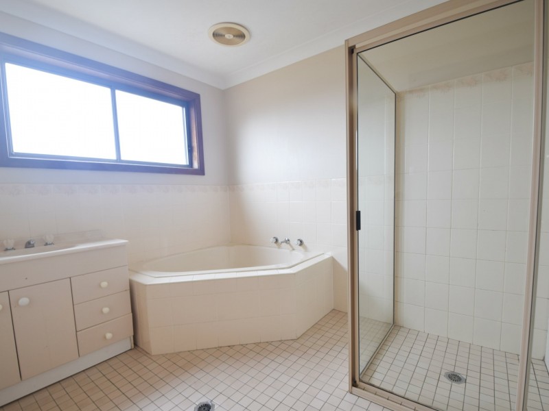 Unit 5 – 4 Old Barracks Lane, Young NSW 2594