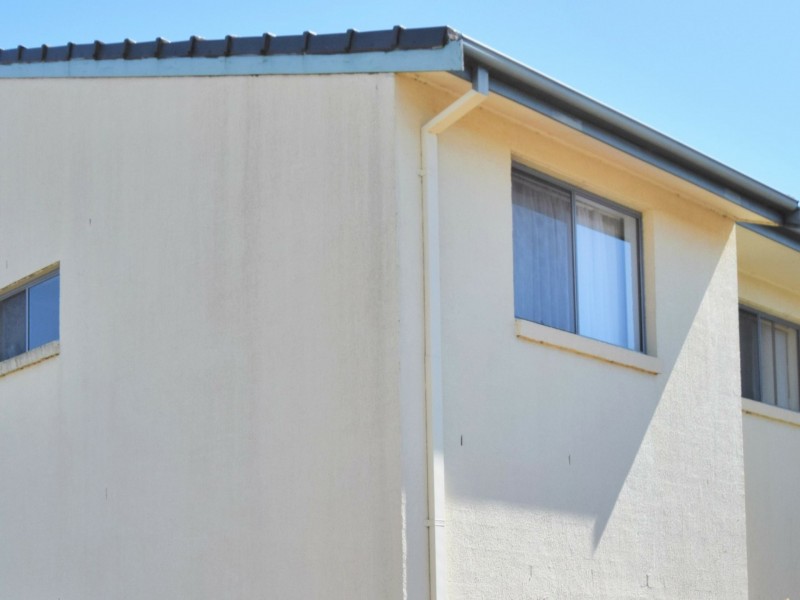 Unit 5 – 4 Old Barracks Lane, Young NSW 2594